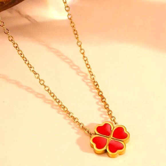 18K GOLD RIMMED 4 HEARTS FORMING A RED CLOVER GOLD SINGLE PENDANT NECKLACE - Picture 1 of 1